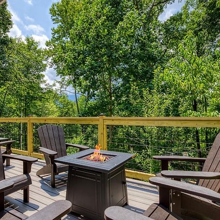 Whispering Winds, Hot Tub, Game Room, Wifi, 1089 Free Tickets Each Paid Day, Dollywood And More Gatlinburg Kültér fotó