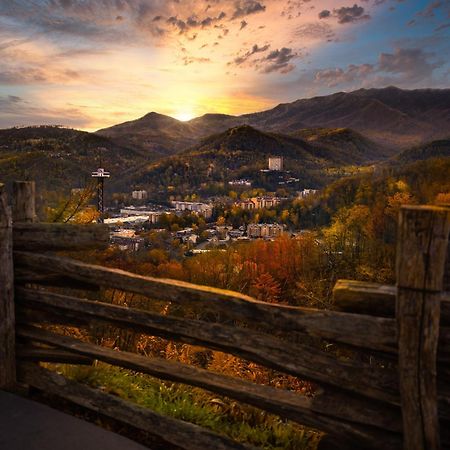 Whispering Winds, Hot Tub, Game Room, Wifi, 1089 Free Tickets Each Paid Day, Dollywood And More Gatlinburg Kültér fotó