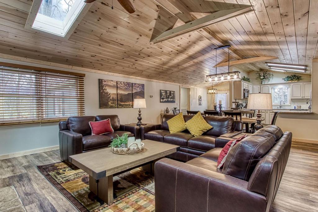 Whispering Winds, Hot Tub, Game Room, Wifi, 1089 Free Tickets Each Paid Day, Dollywood And More Gatlinburg Kültér fotó