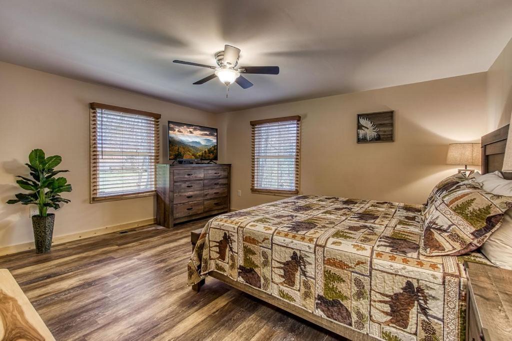 Whispering Winds, Hot Tub, Game Room, Wifi, 1089 Free Tickets Each Paid Day, Dollywood And More Gatlinburg Kültér fotó
