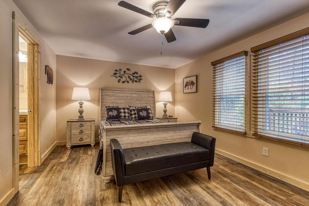 Whispering Winds, Hot Tub, Game Room, Wifi, 1089 Free Tickets Each Paid Day, Dollywood And More Gatlinburg Kültér fotó