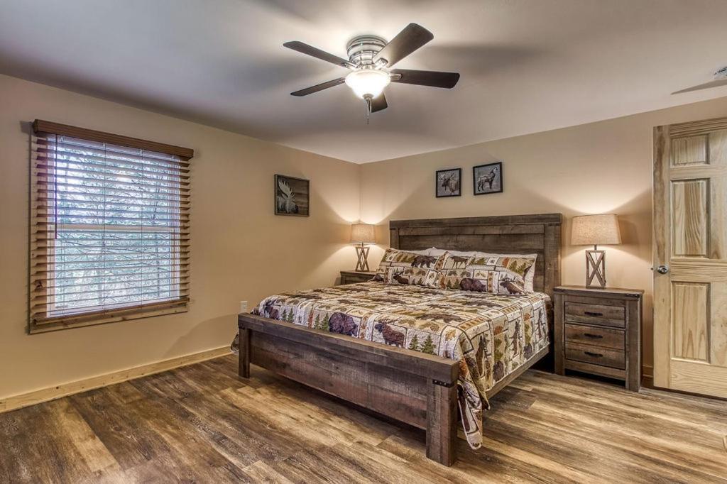 Whispering Winds, Hot Tub, Game Room, Wifi, 1089 Free Tickets Each Paid Day, Dollywood And More Gatlinburg Kültér fotó