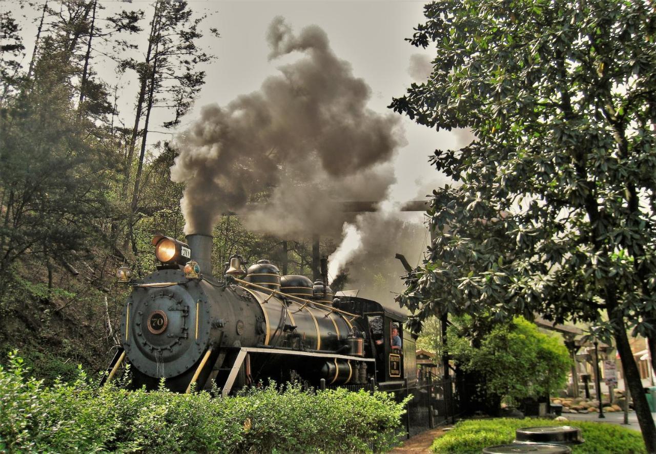 Whispering Winds, Hot Tub, Game Room, Wifi, 1089 Free Tickets Each Paid Day, Dollywood And More Gatlinburg Kültér fotó