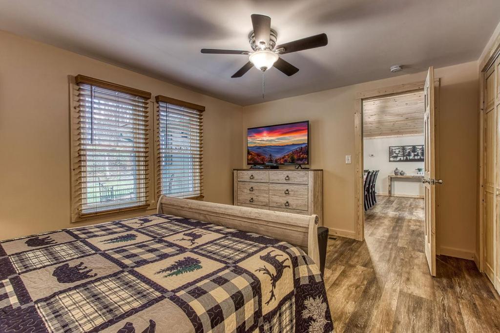 Whispering Winds, Hot Tub, Game Room, Wifi, 1089 Free Tickets Each Paid Day, Dollywood And More Gatlinburg Kültér fotó