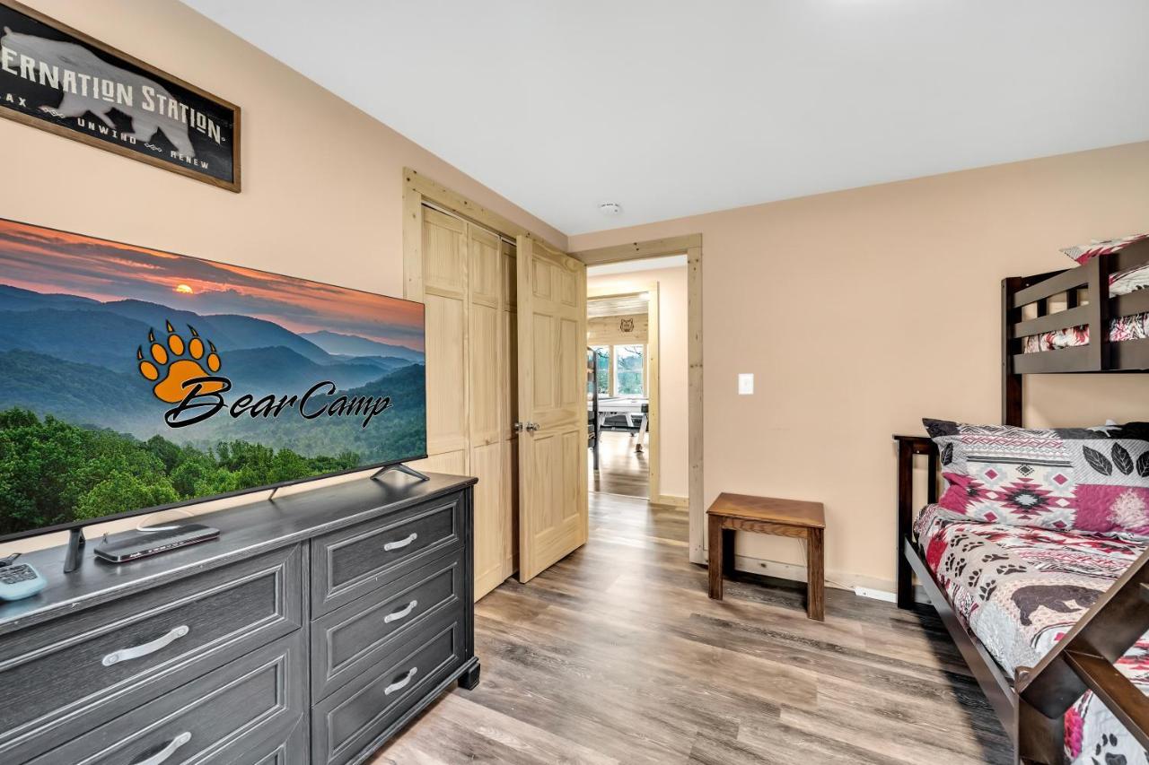 Whispering Winds, Hot Tub, Game Room, Wifi, 1089 Free Tickets Each Paid Day, Dollywood And More Gatlinburg Kültér fotó