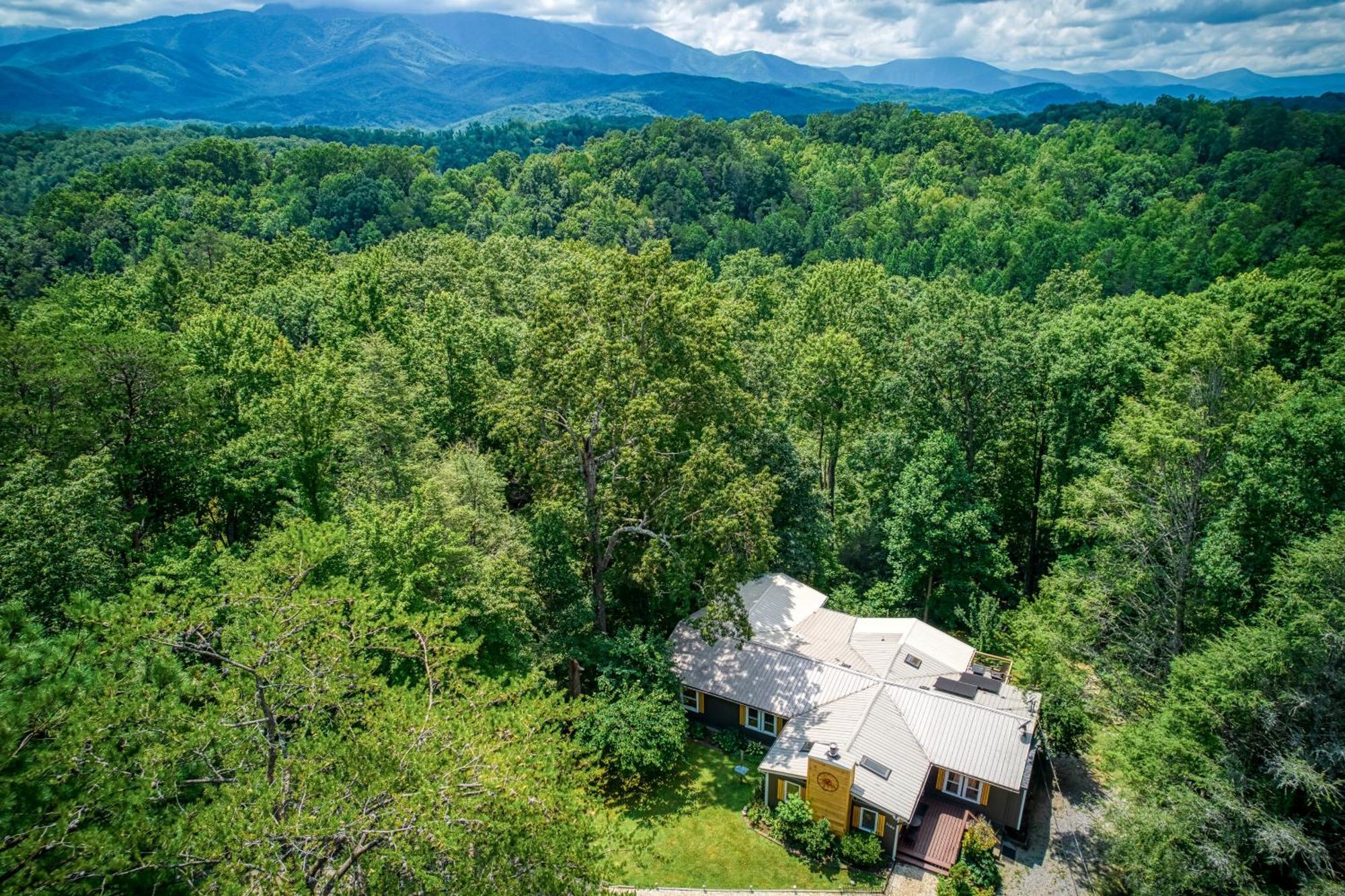 Whispering Winds, Hot Tub, Game Room, Wifi, 1089 Free Tickets Each Paid Day, Dollywood And More Gatlinburg Kültér fotó