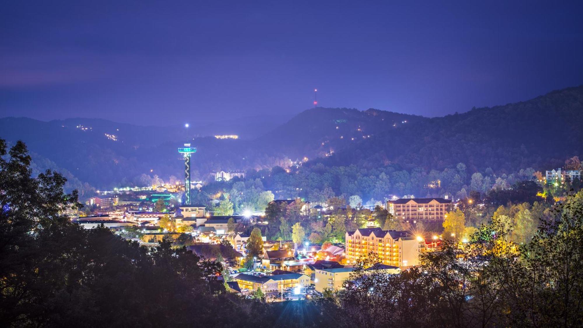Whispering Winds, Hot Tub, Game Room, Wifi, 1089 Free Tickets Each Paid Day, Dollywood And More Gatlinburg Kültér fotó